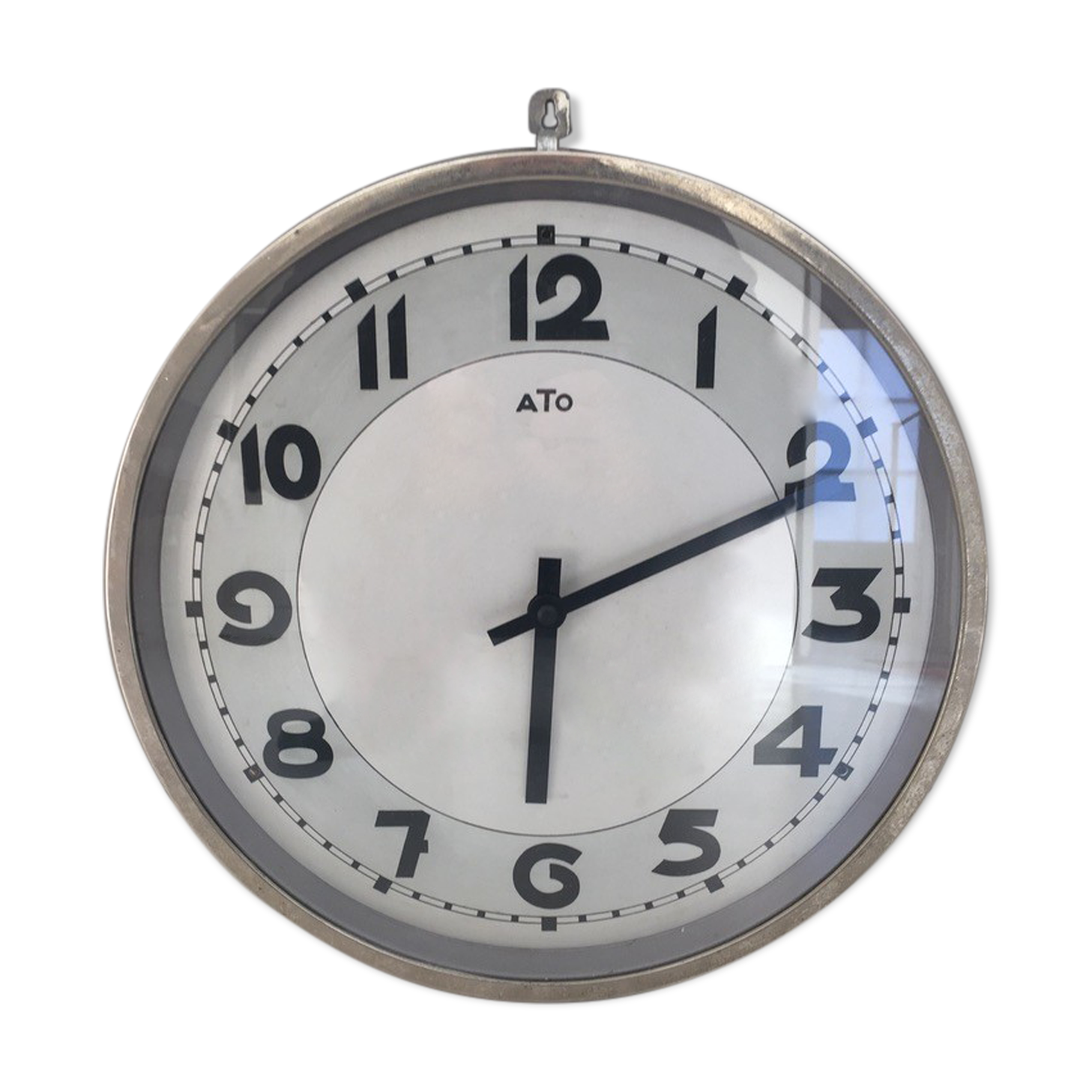 Alto station clock