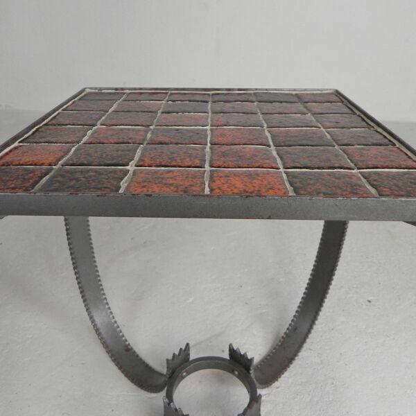 Table basse brutaliste, table carrelée avec 36 carreaux, années 1950