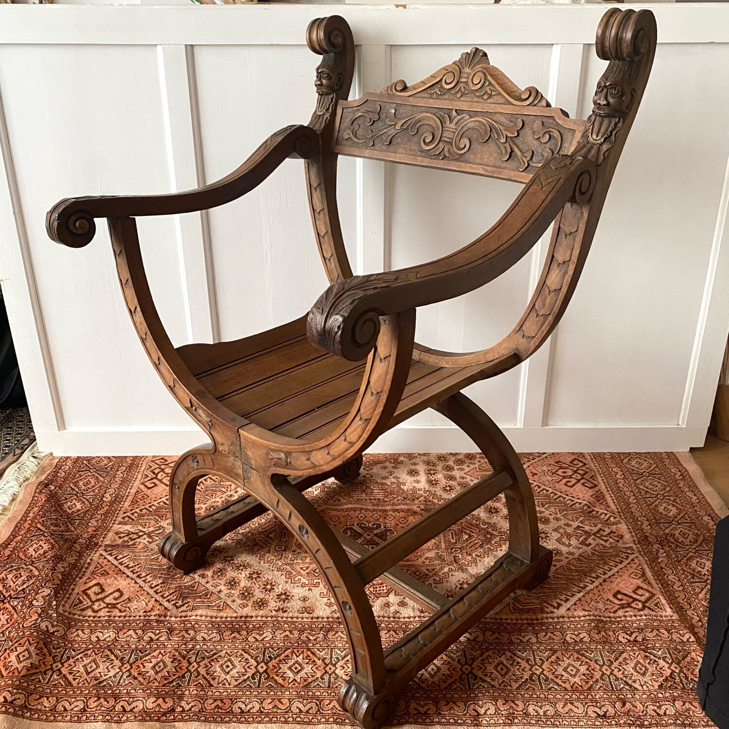 Dagobert armchair in carved wood