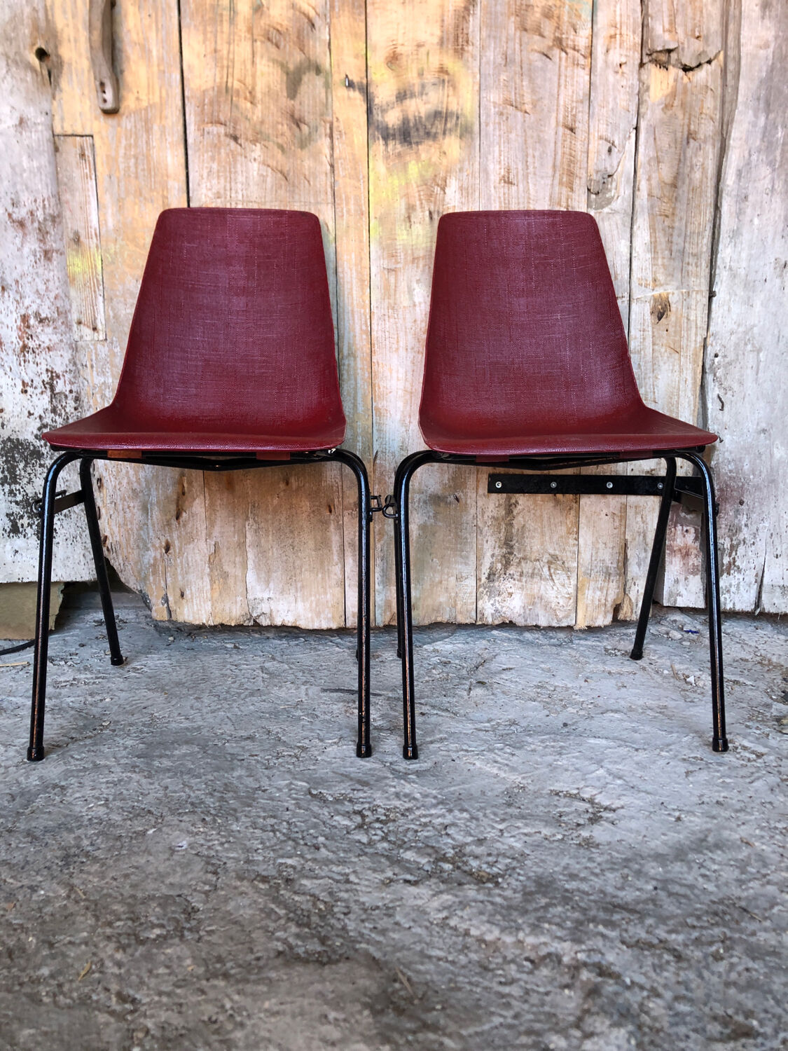 Pair of grosfillex chairs ref 2005 black metal and vintage burgundy shell -