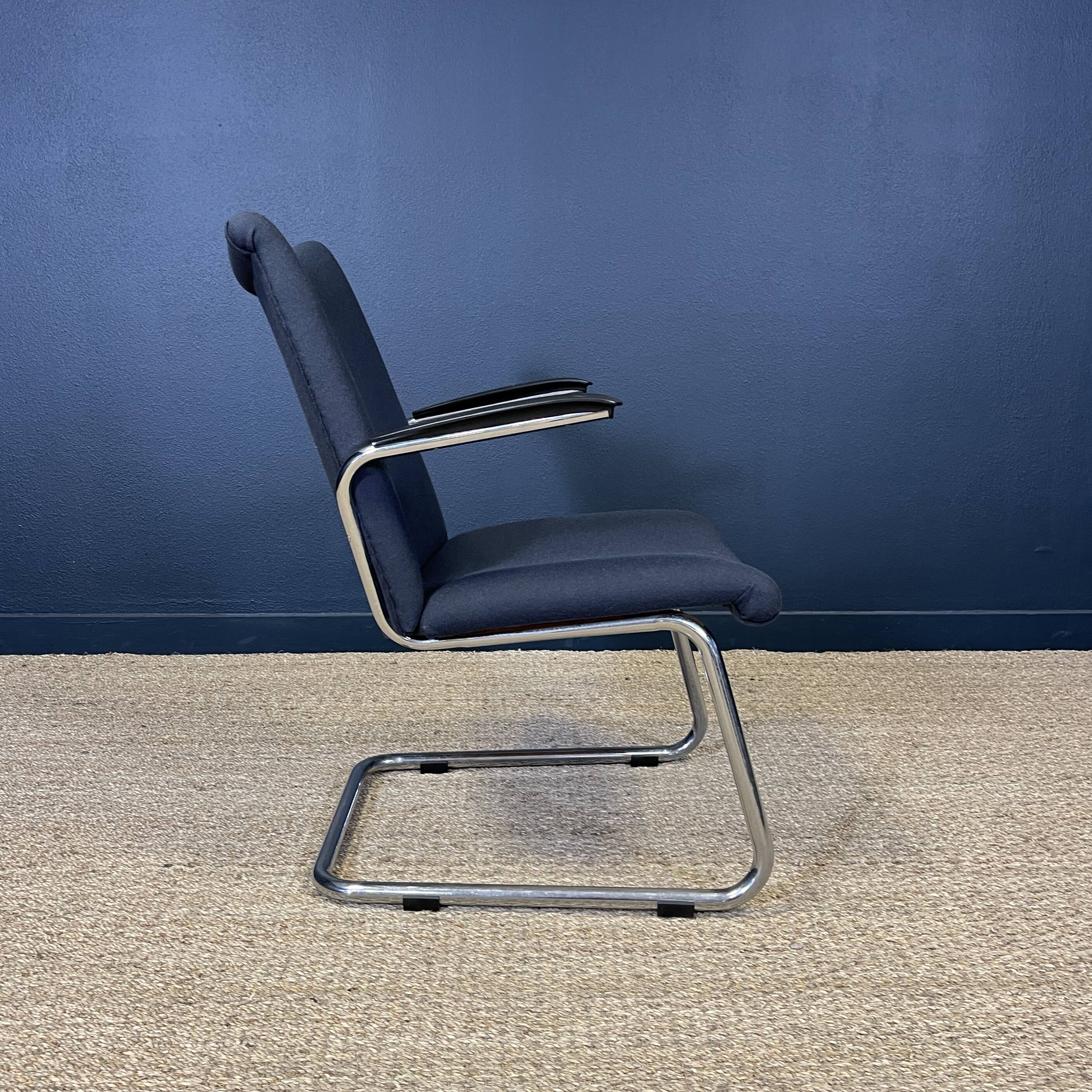 Pair of 2 Cantilever armchairs by Toon de Wit