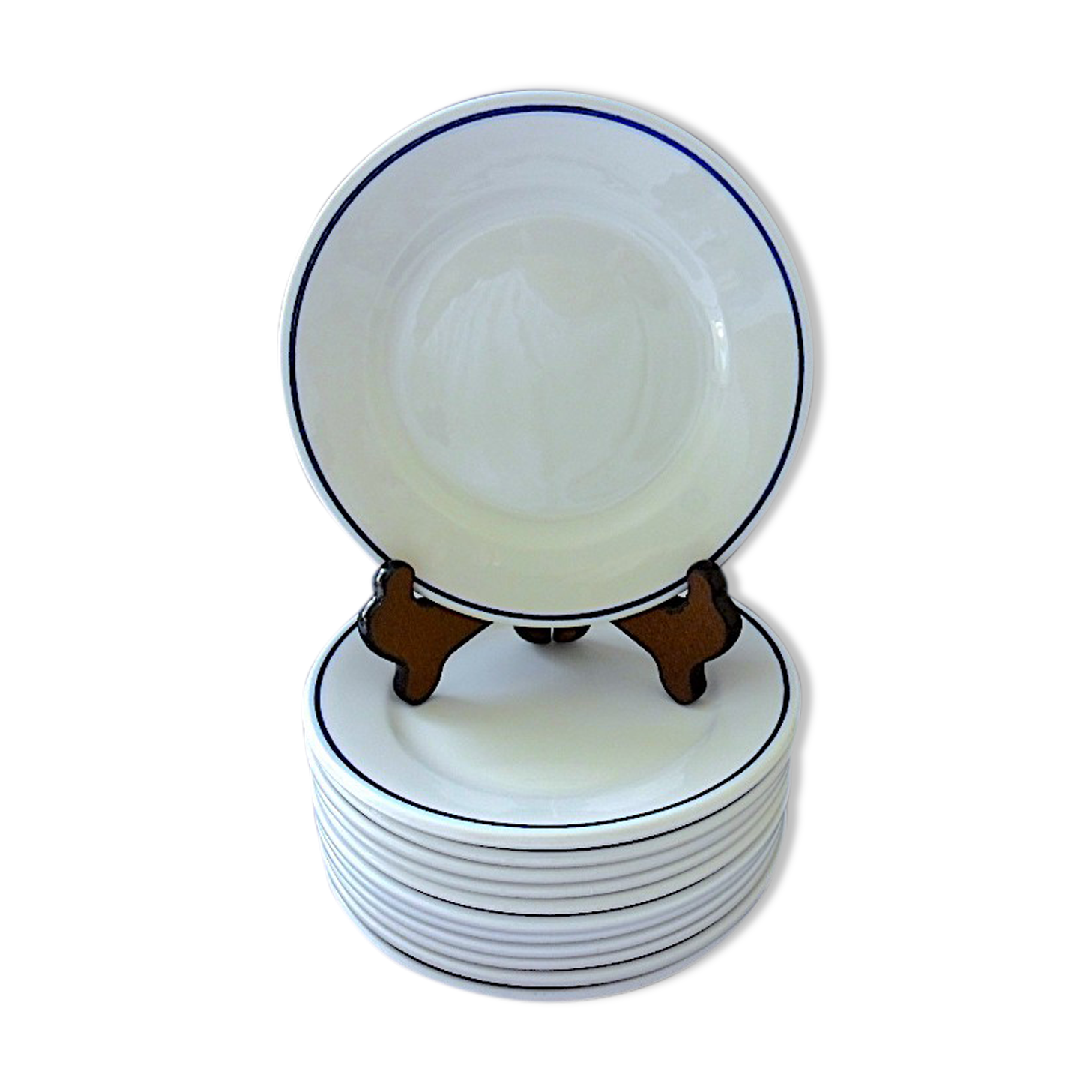 Suite de douze assiettes à dessert en porcelaine
