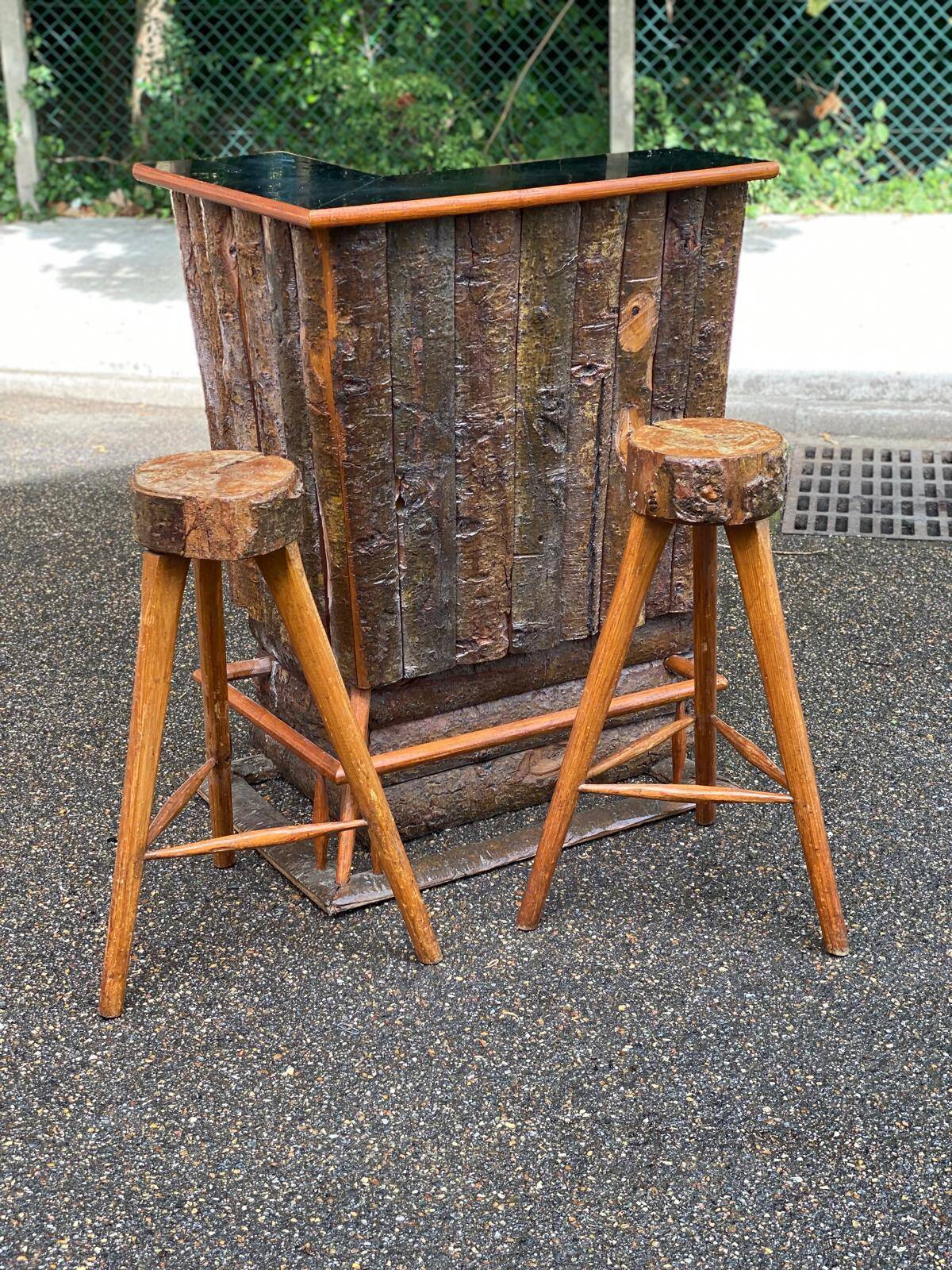 Brutalist wooden bar cabinet with 2 stools