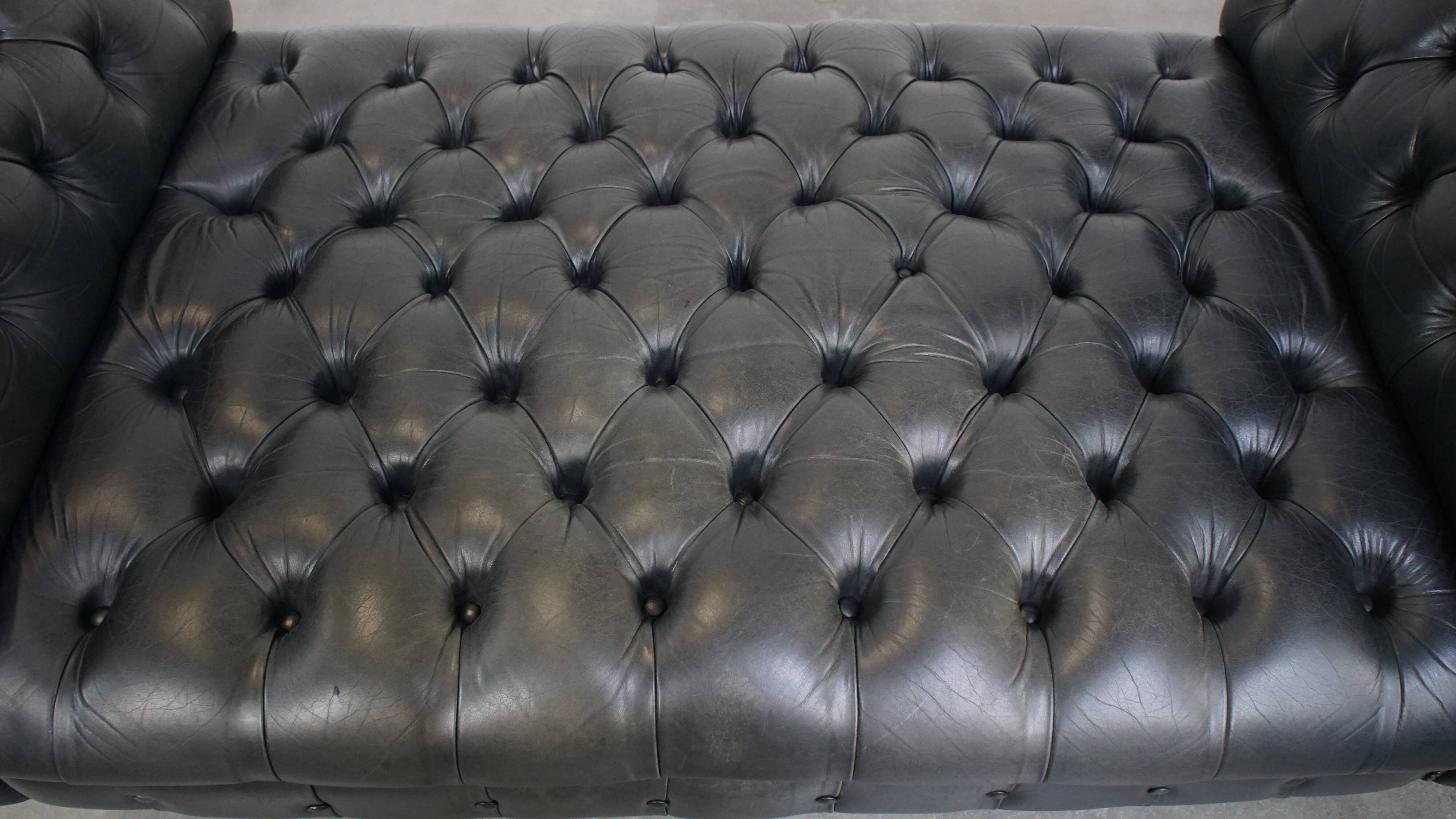 Black chesterfield daybed made of cowhide