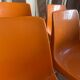 Série de quatre chaises orange
