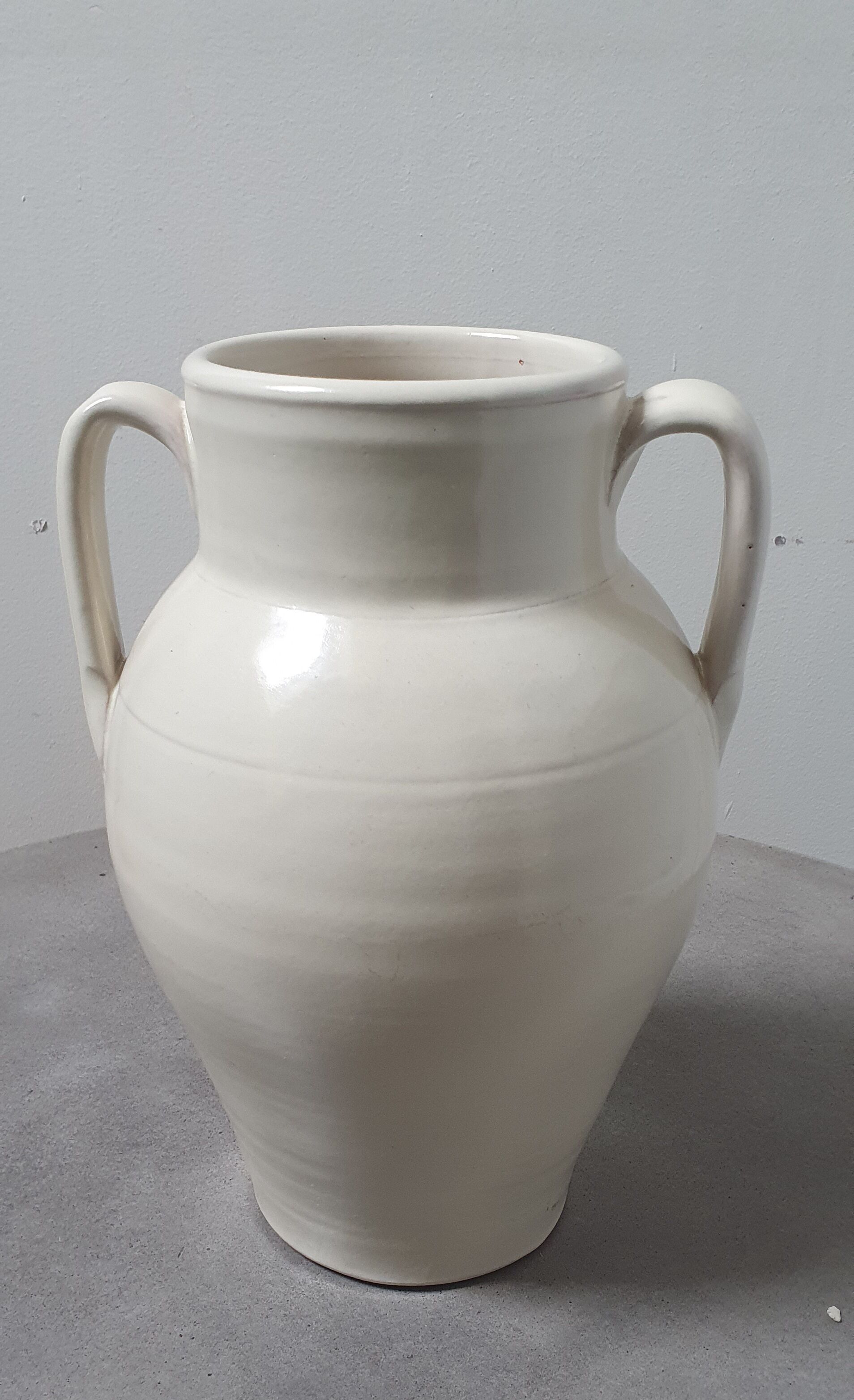 Ceramic pottery