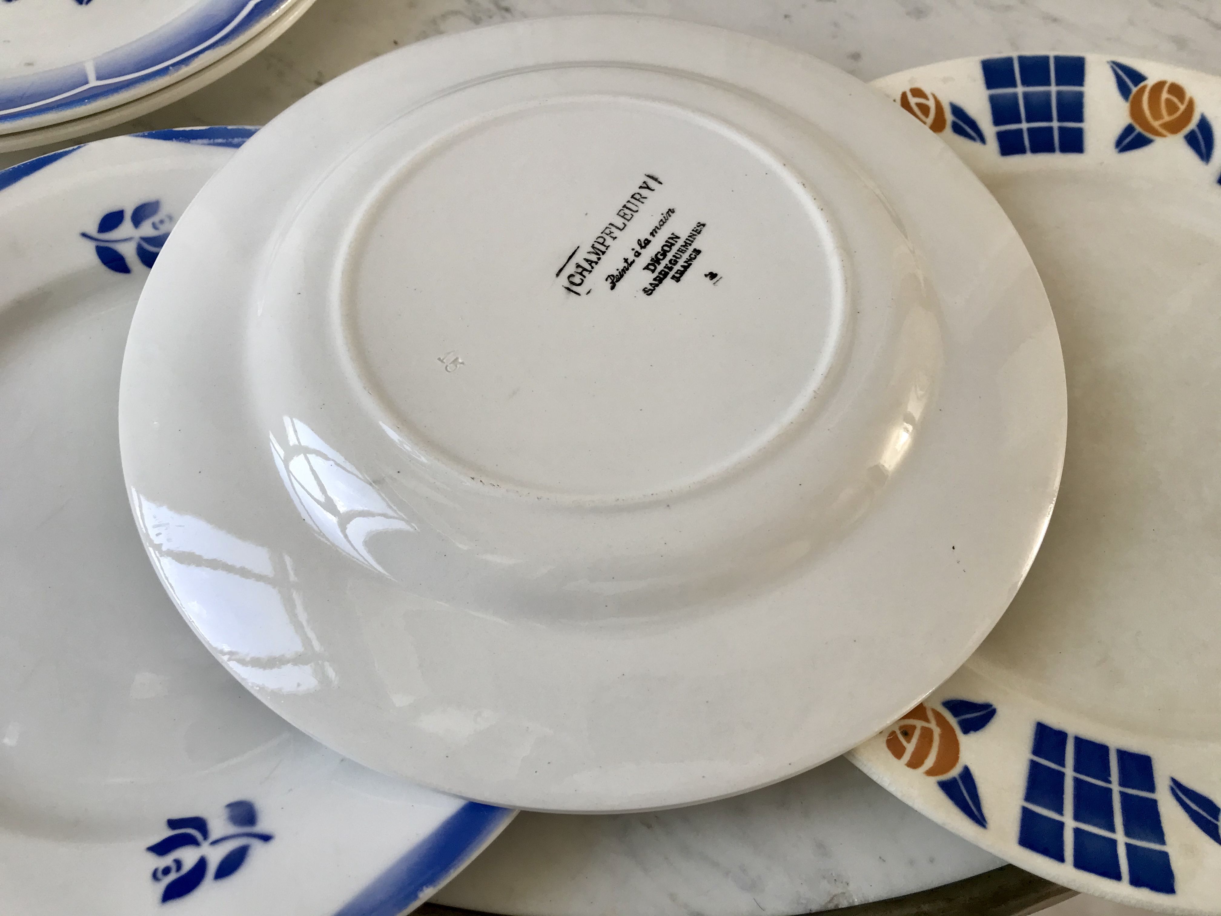 Set of 6 flat plates mismatched Digoin Sarreguemines