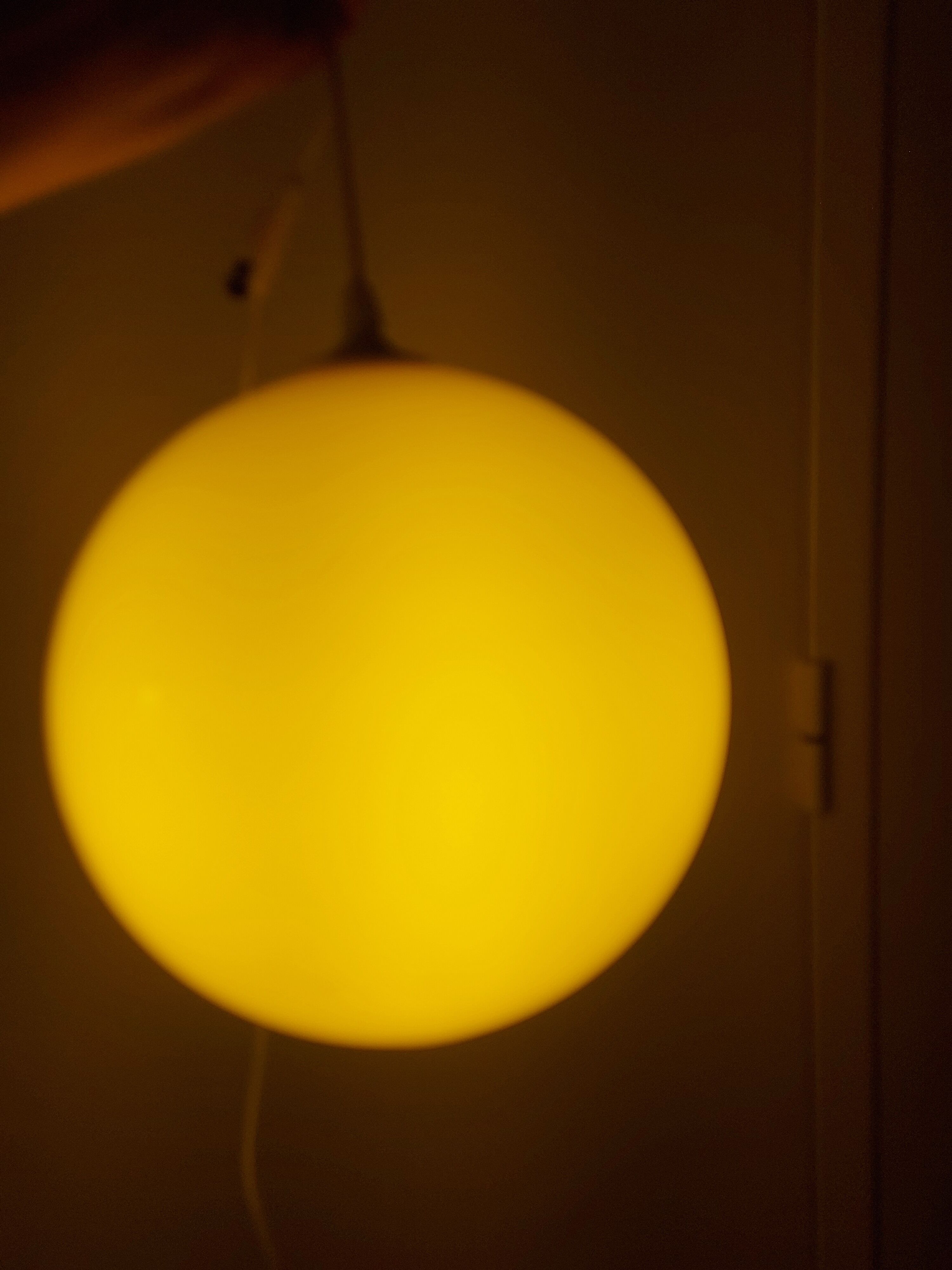 Vintage suspension 70'S in yellow opaline