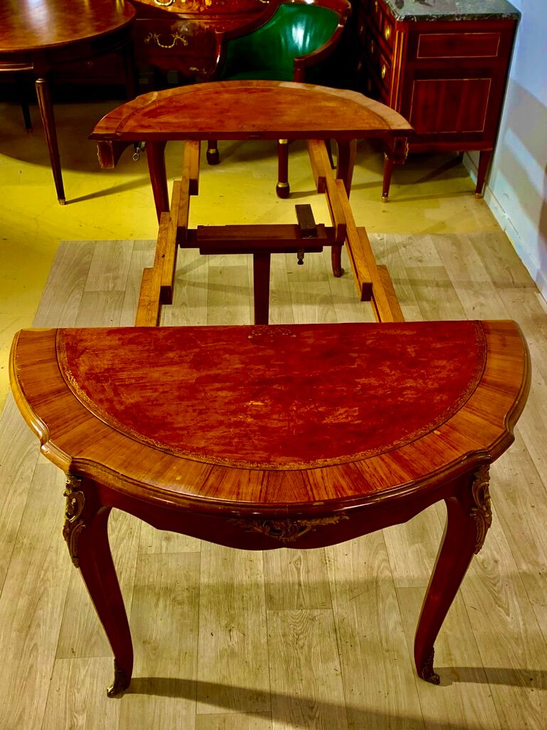 Round table style louis xv, marquetry of rosewood, possibility of extensions.
