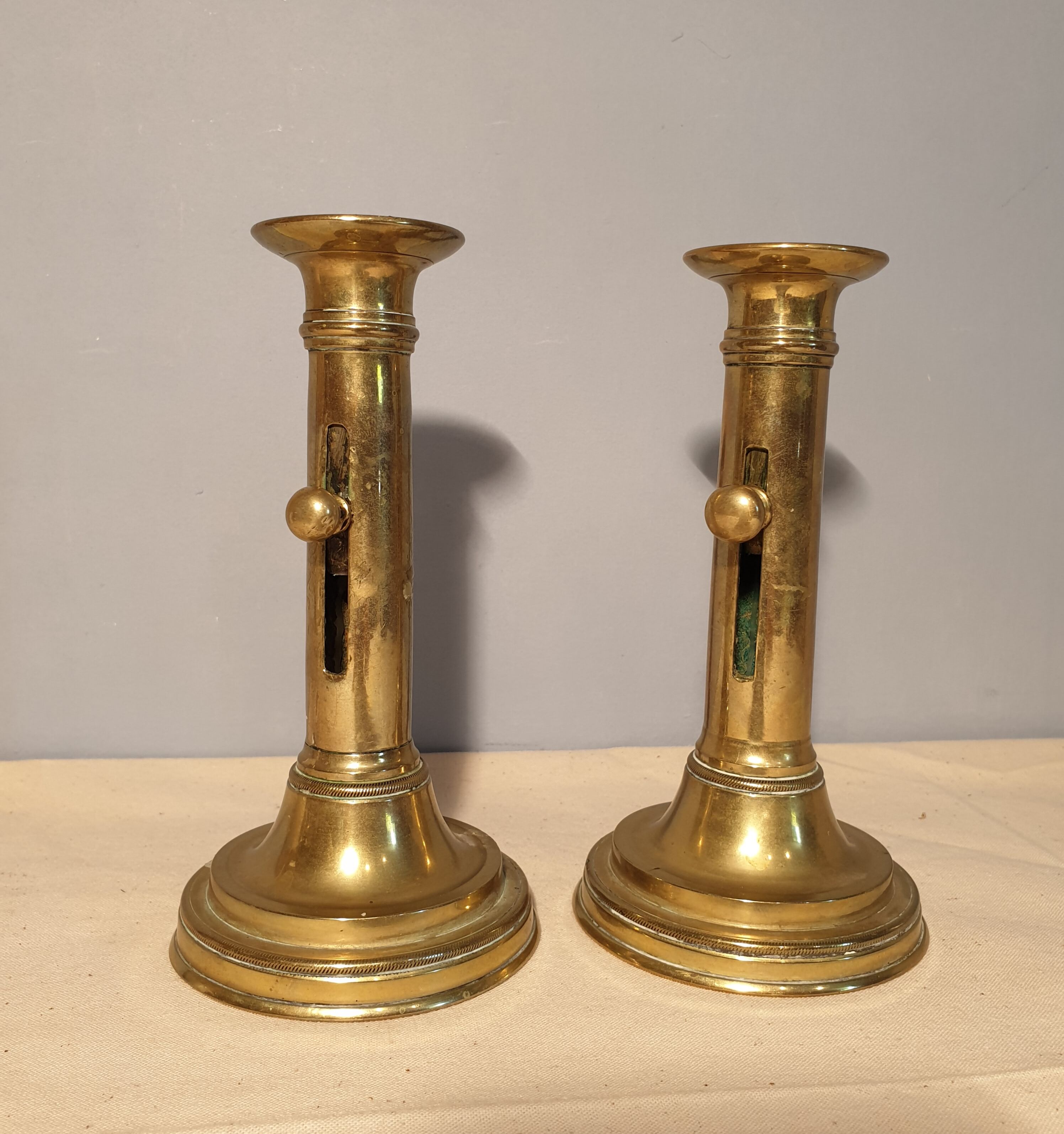 Two pusher candlesticks