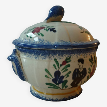 Tureen for onion soup