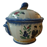 Tureen for onion soup