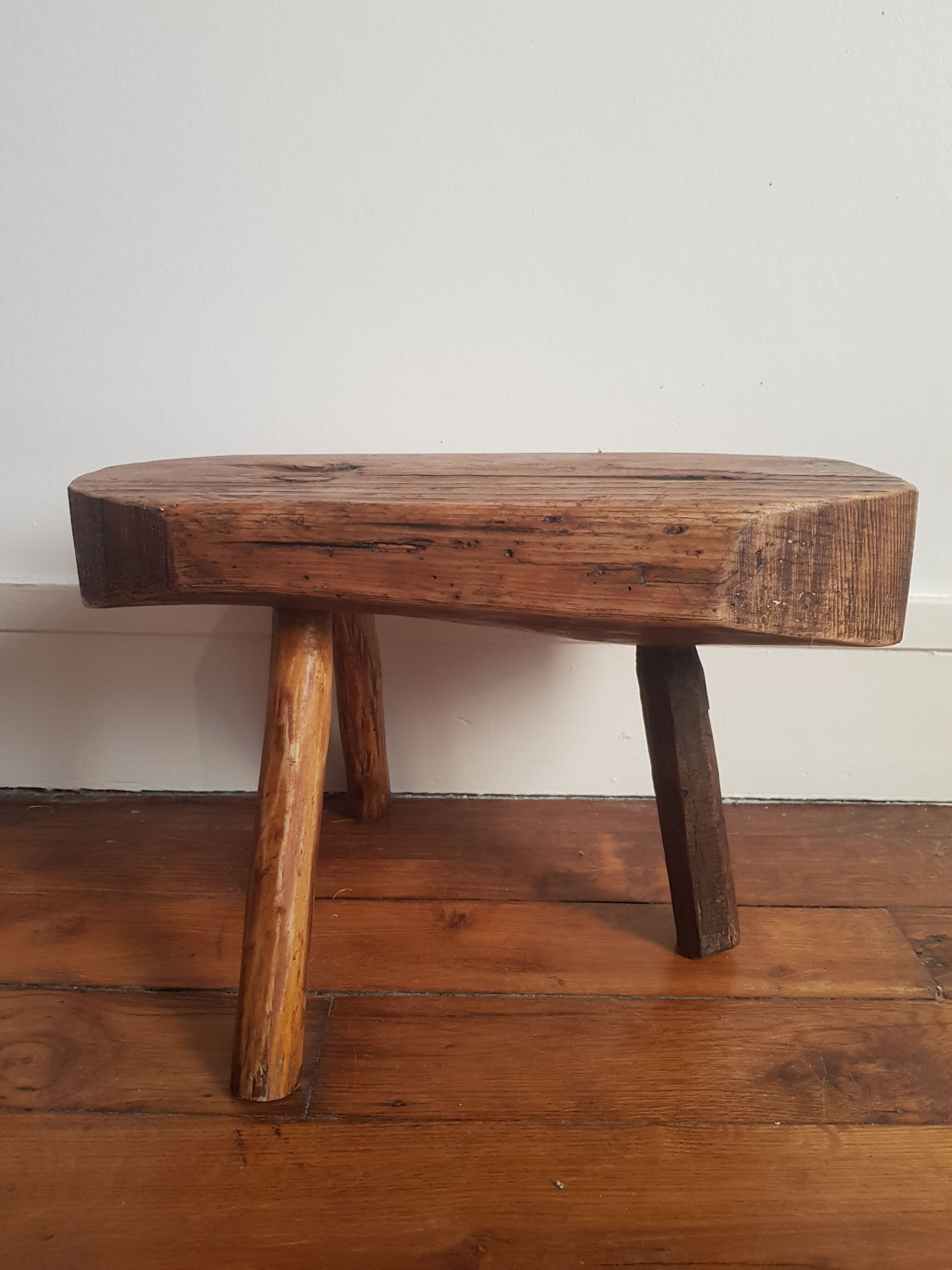 Vintage tripod stool low