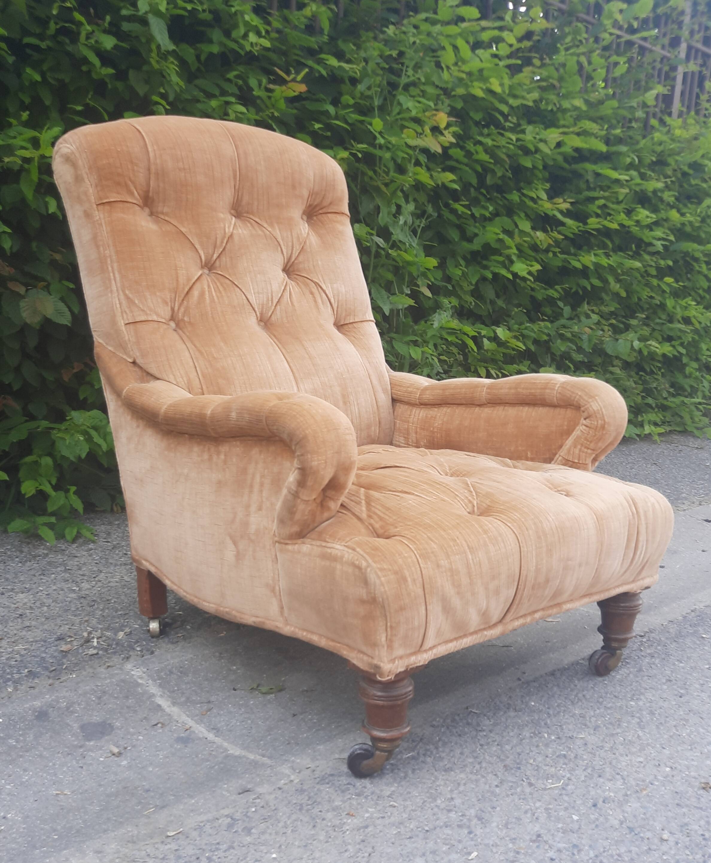 Large padded toad armchair