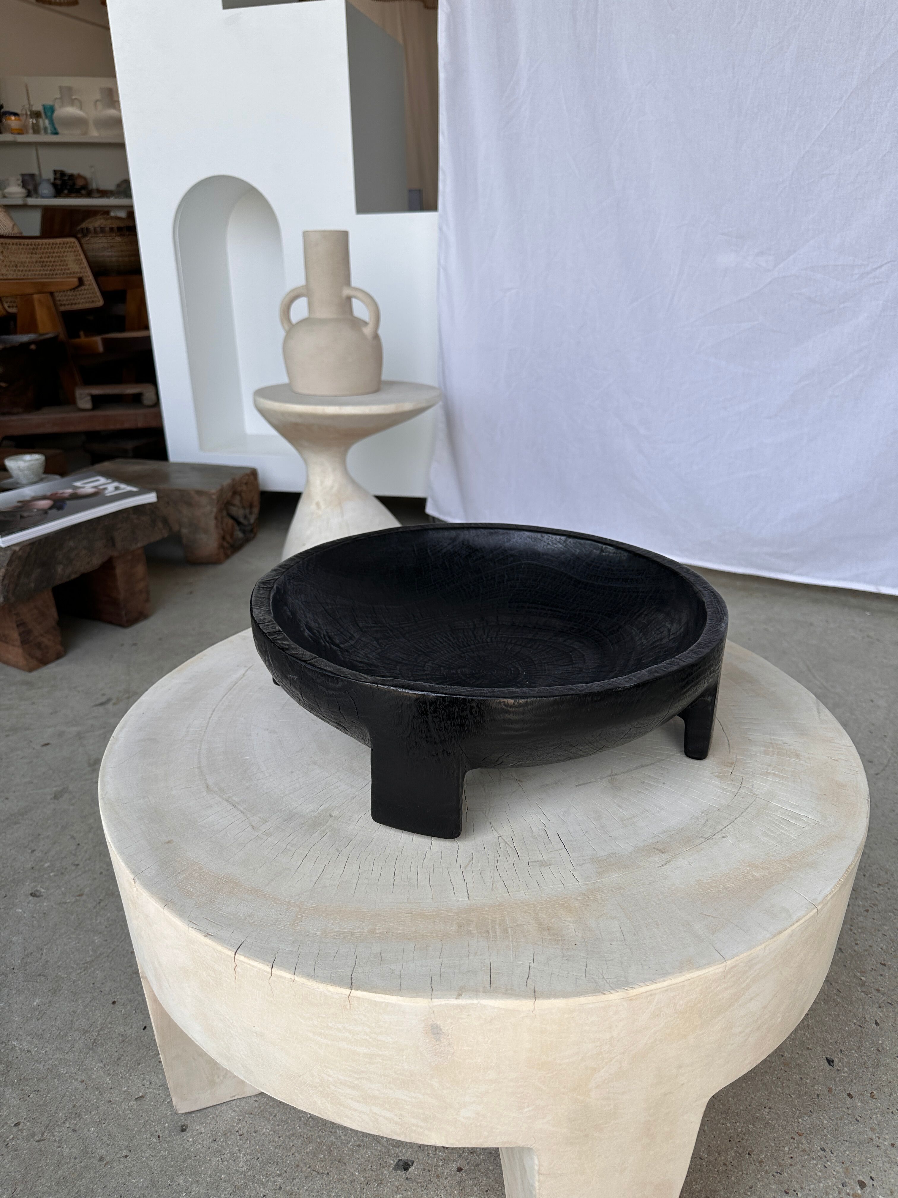 Cut in monoxyl mango wood
