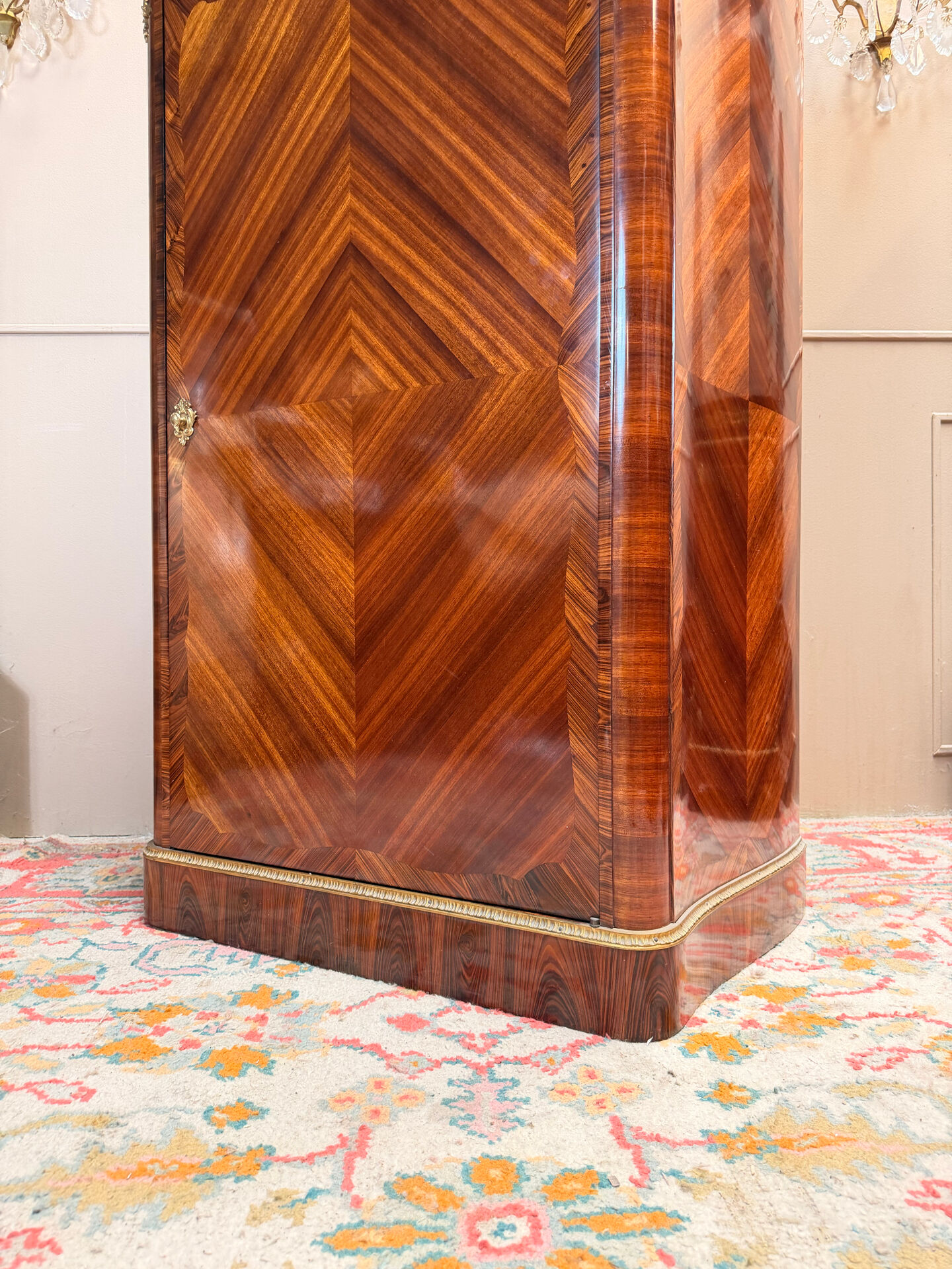 LOWER CABINET IN LOUIS XV STYLE MARQUETRY