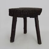 Tabouret de traite tripode en chêne, art paysan Ariège, France (XIXe siècle)