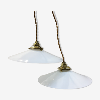 Pair of white opaline suspensions