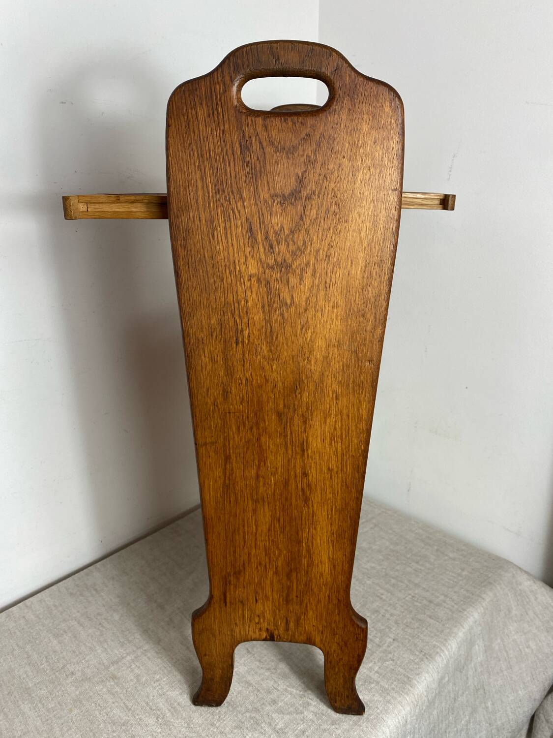 Porte-revues en bois avec repose verres