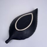 Leaf-shaped ceramic pocket emptier