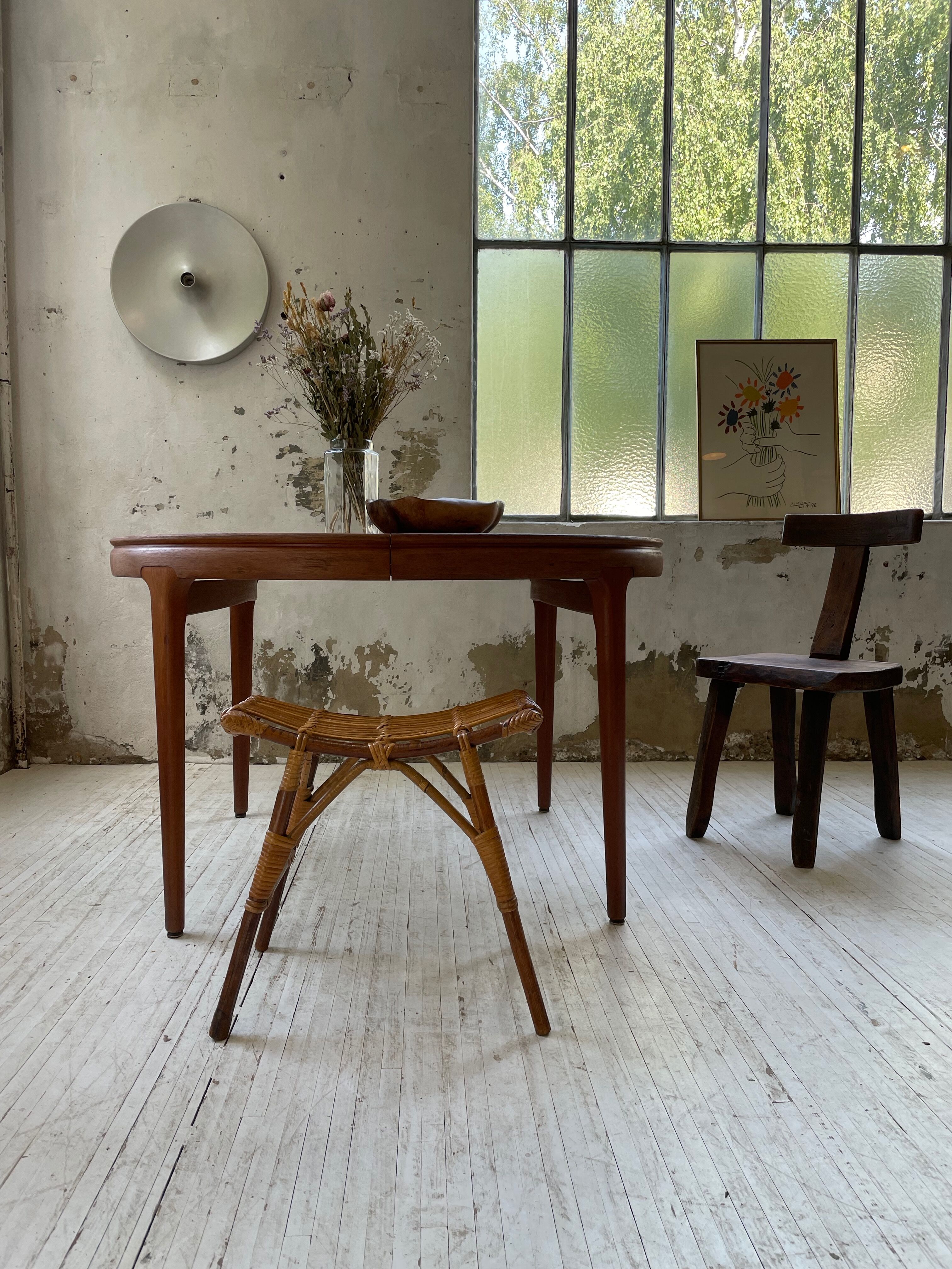 Round table 120-230 cm scandinavian samcom arne hovmand olsen