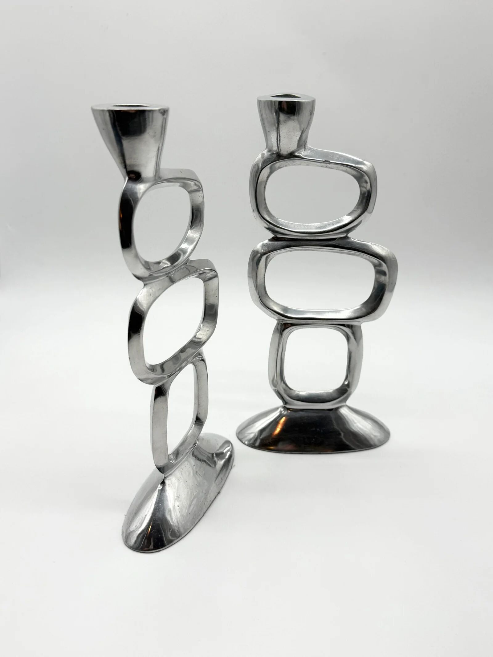 Pair of candlesticks "Circle" – Matthew Hilton, 1980s