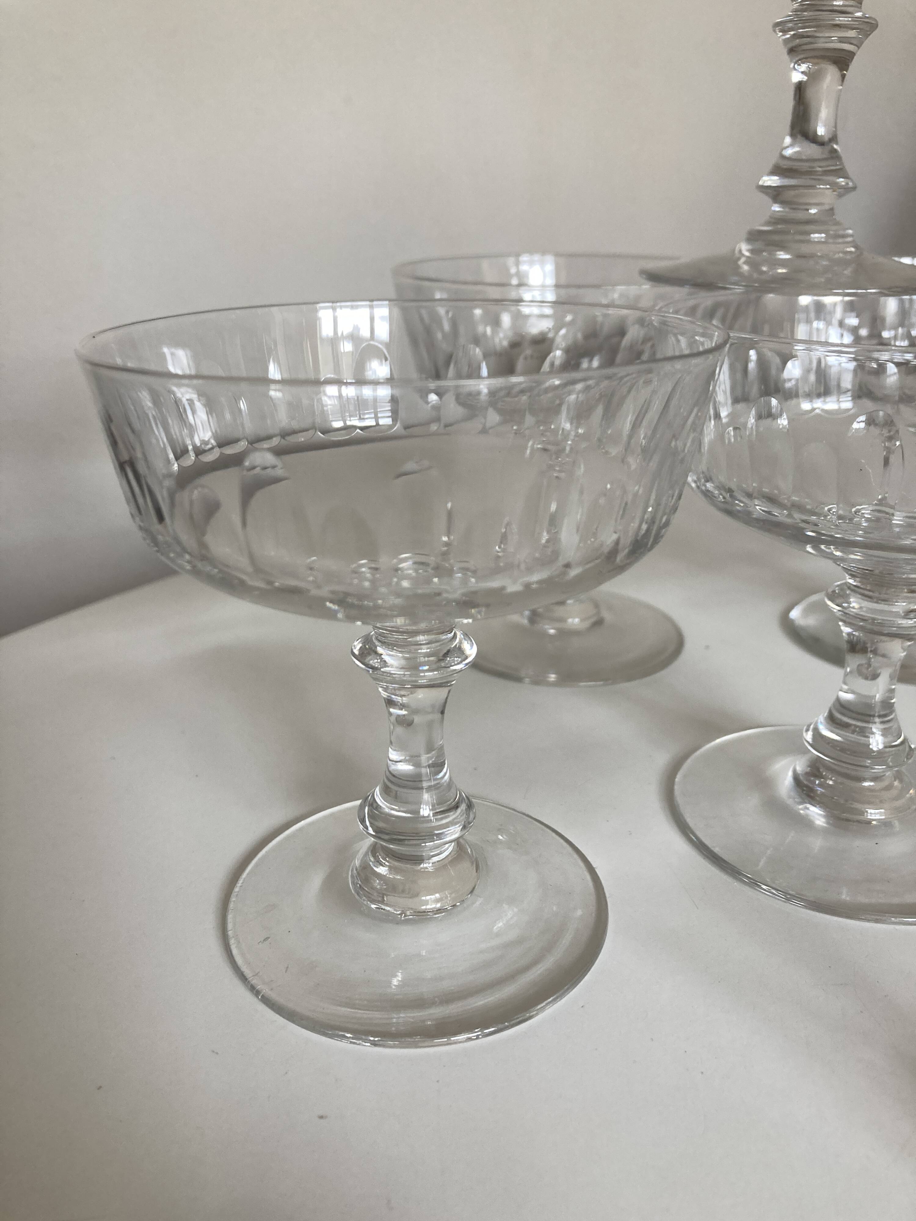 set de 7 coupes à champagne a cotes plates 19e en cristal sonnant