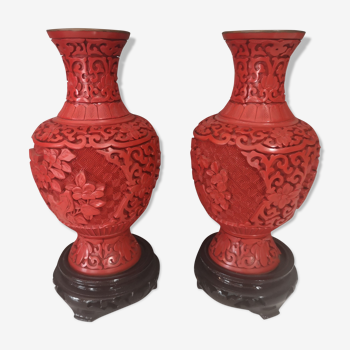 2 red vases China on wood support height 18cm