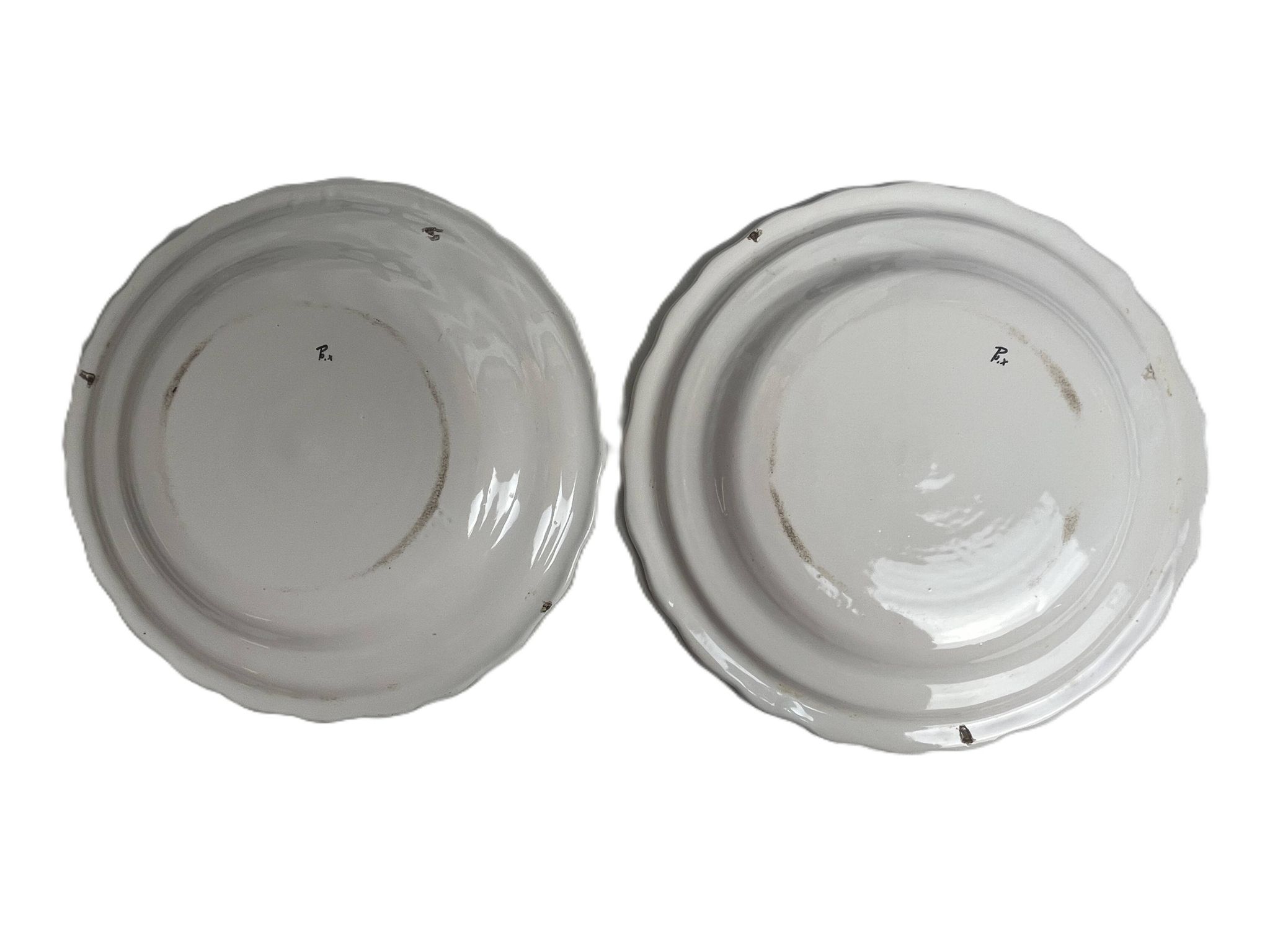 Moustiers, pairs of plates with wading bird design, scalloped edge, early 20th century.