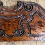 Cornice pediment in low relief in wood