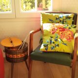 Travailleuse vintage en osier sur pieds compas