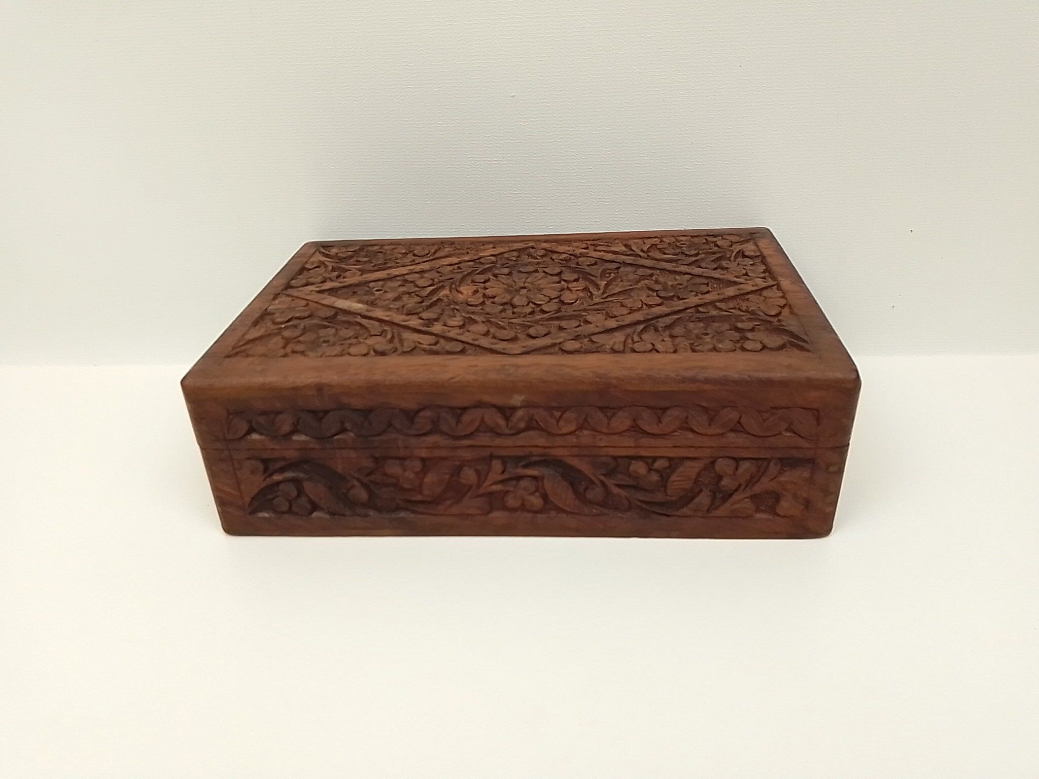 Rectangular wooden box deco hand-carved flowers