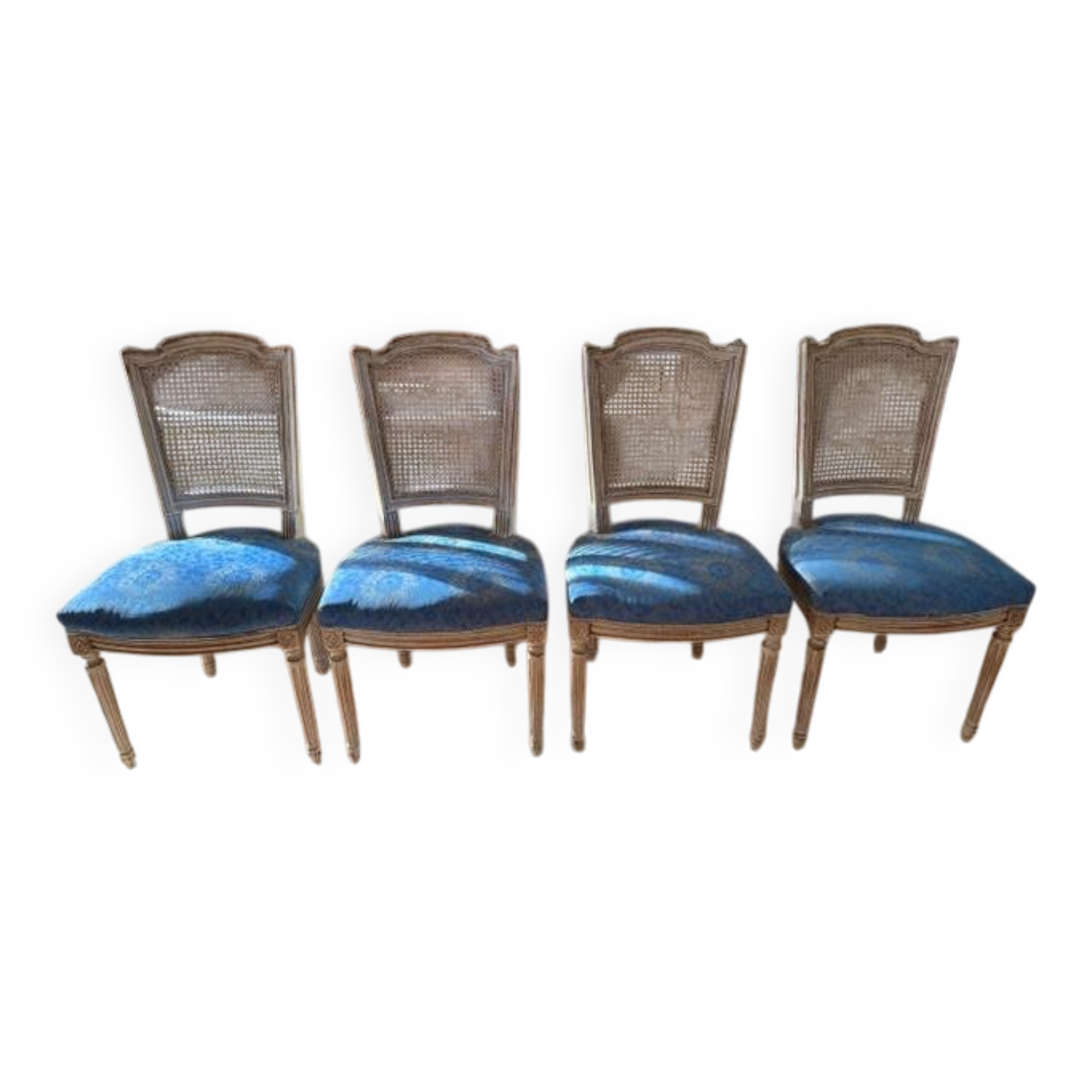 Set of 4 elegant Louis XVI style chairs in cream patinated wood.
