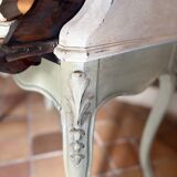 Cylinder desk, between light and the gentleness of time