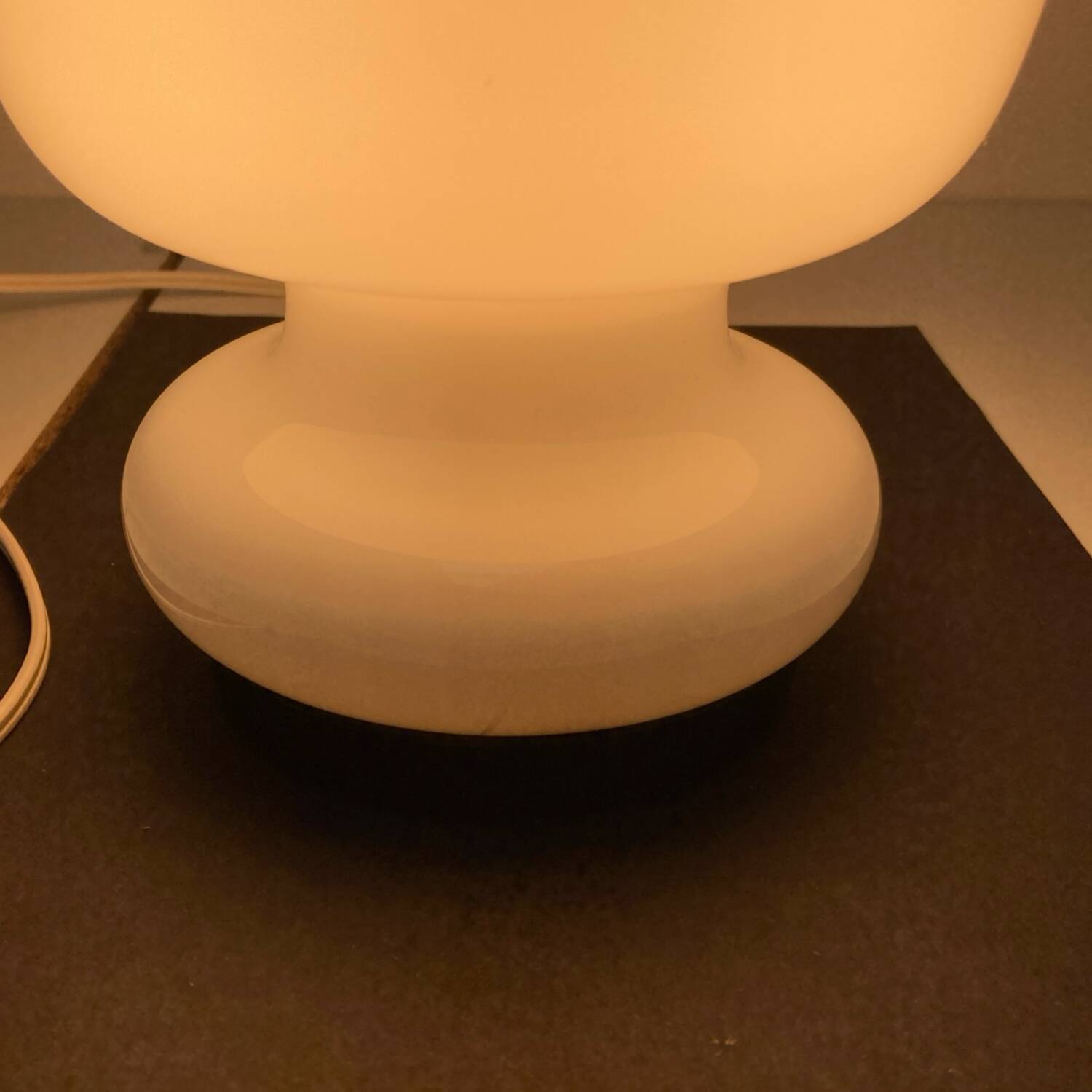 Lampe à poser en verre opalin, 1970
