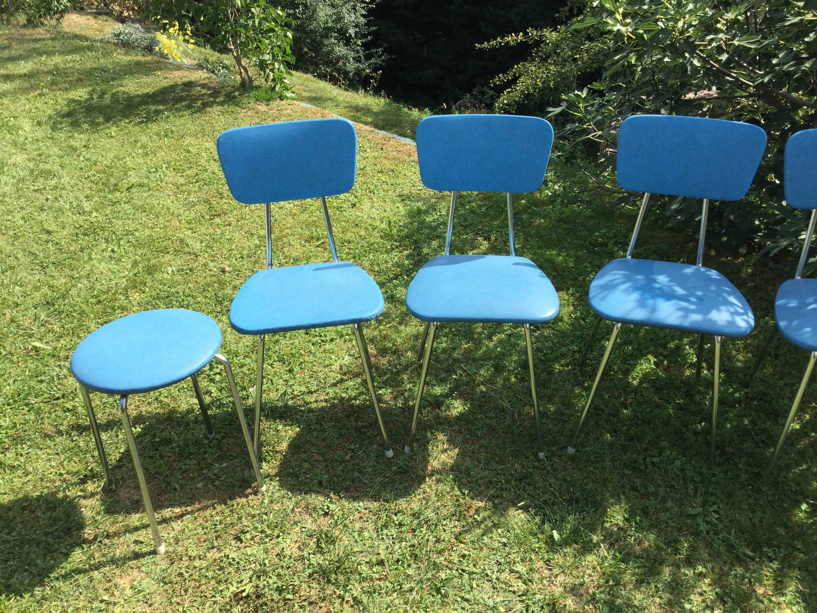Lot of chairs and blue rockabilly stools