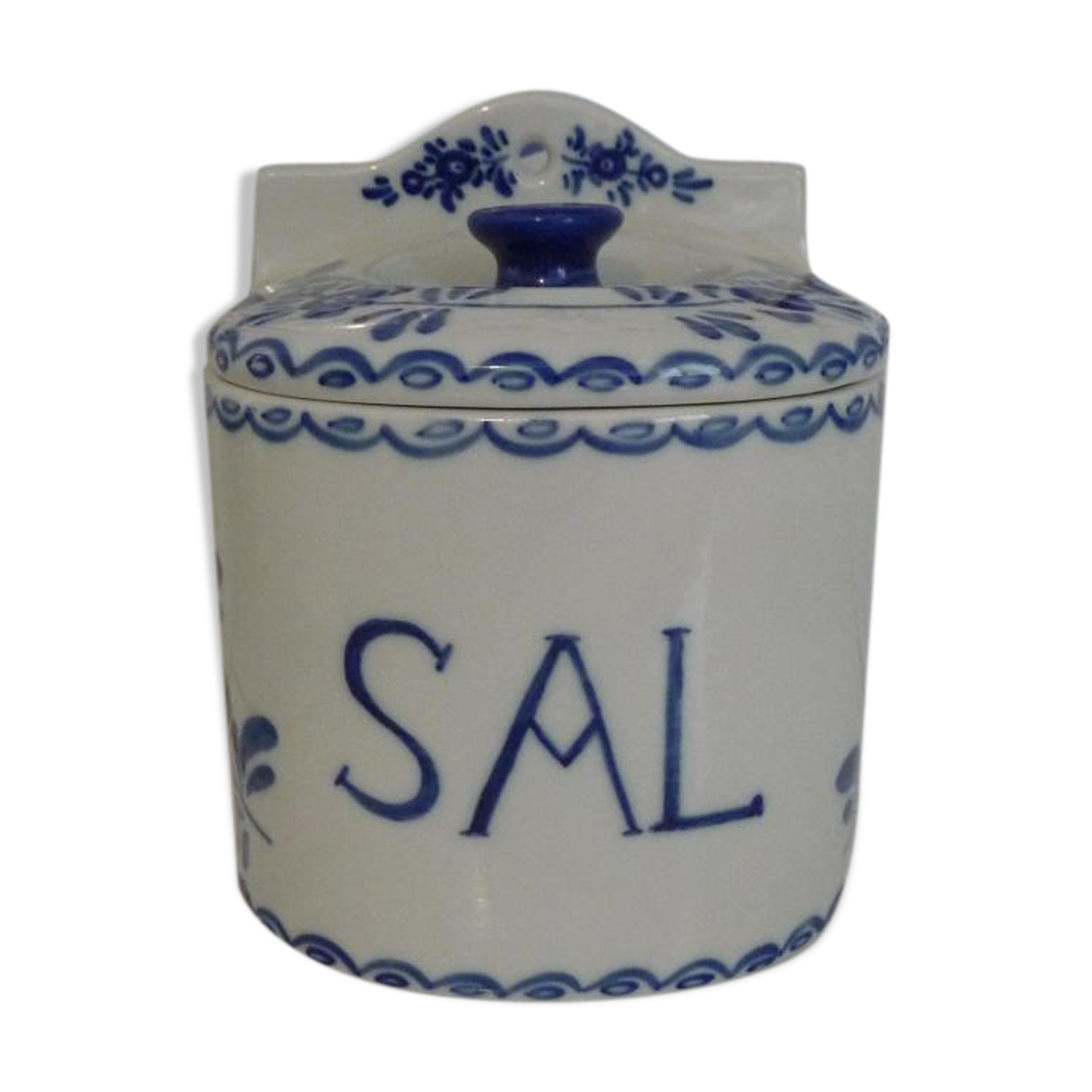 Ceramic salt pot