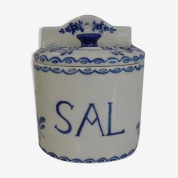 Ceramic salt pot