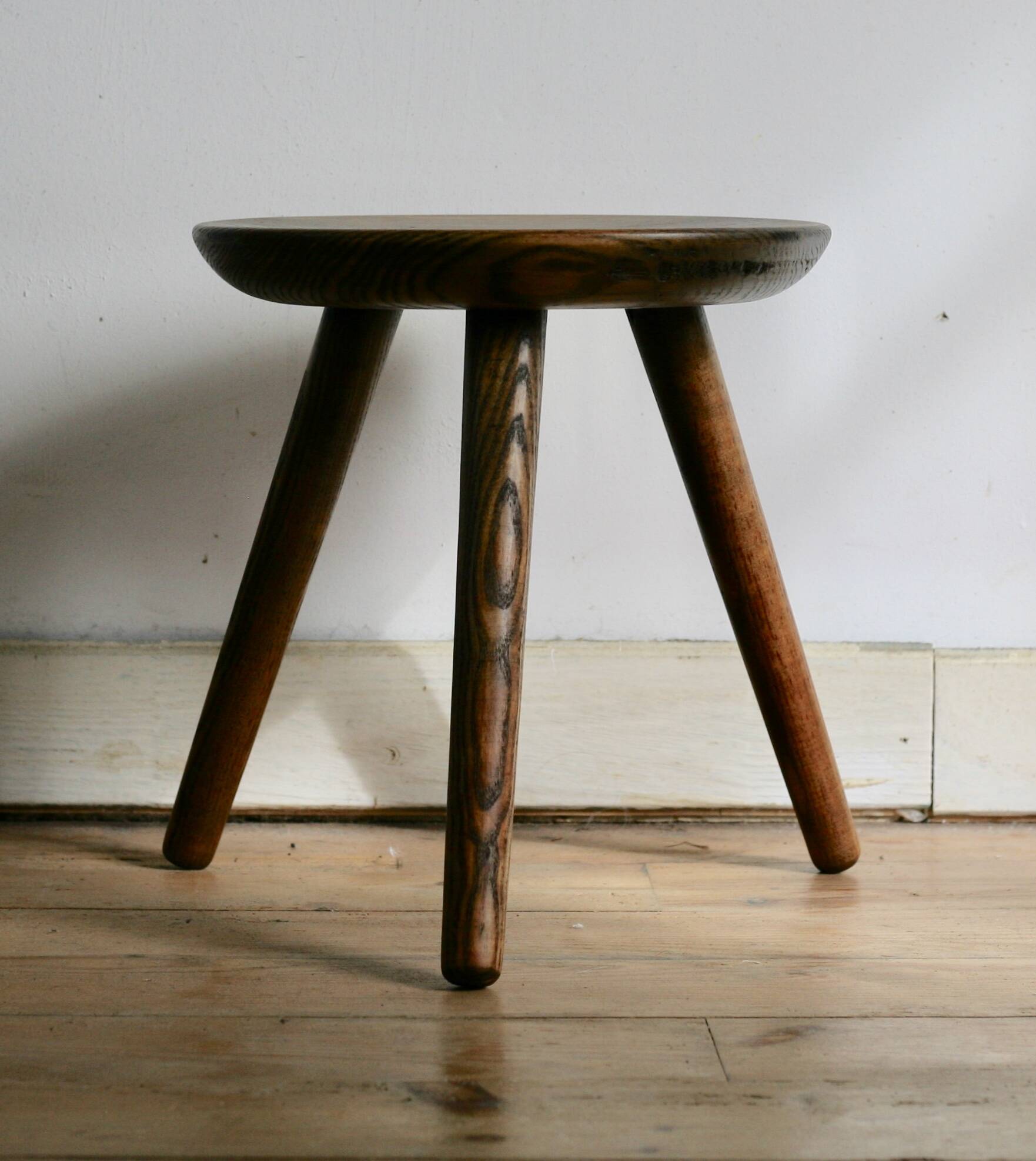 Tabouret tripode, produit dans les Vosges ( Gerardmer), années 50