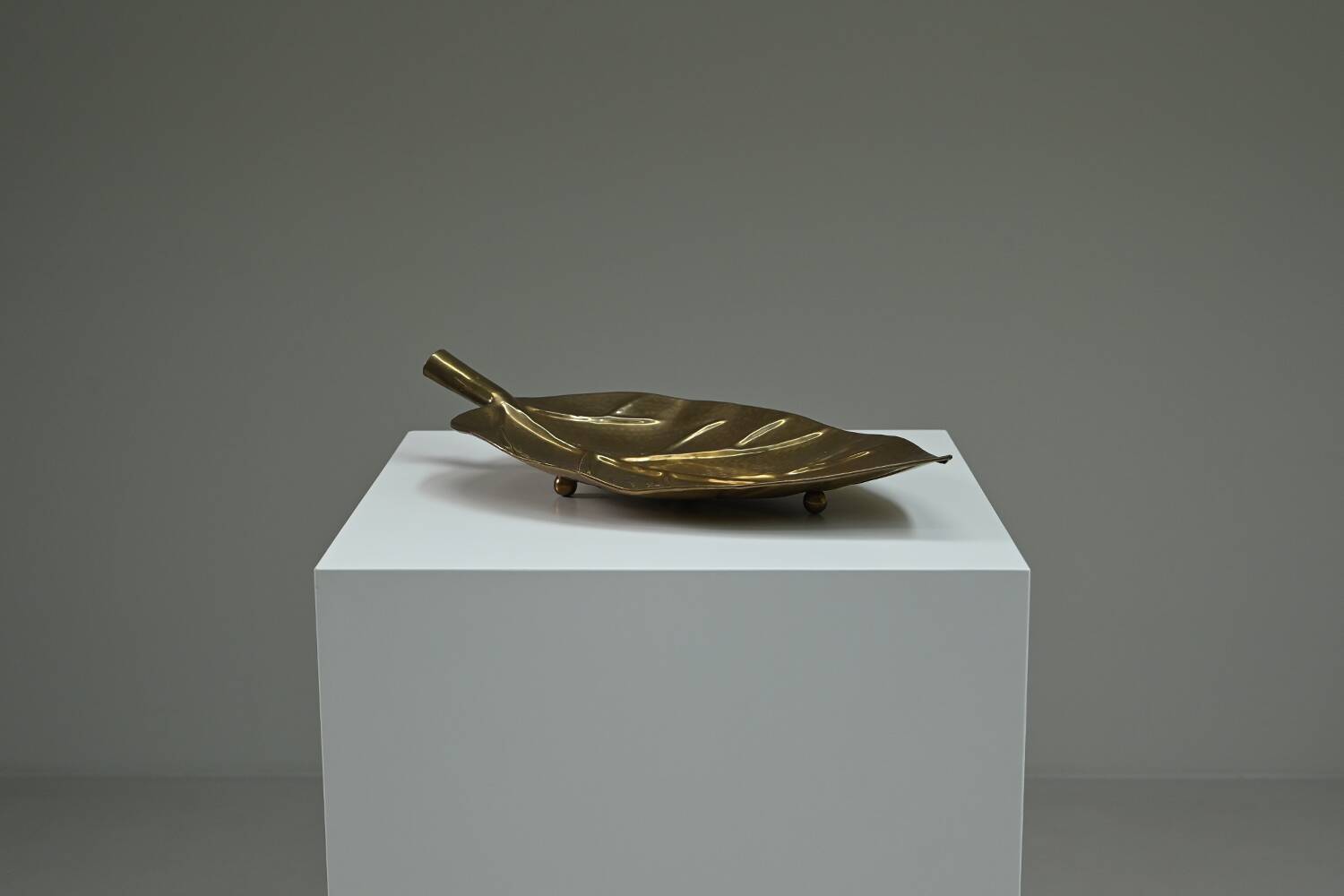 Brass leaf fruit bowl, 1970s Europe.