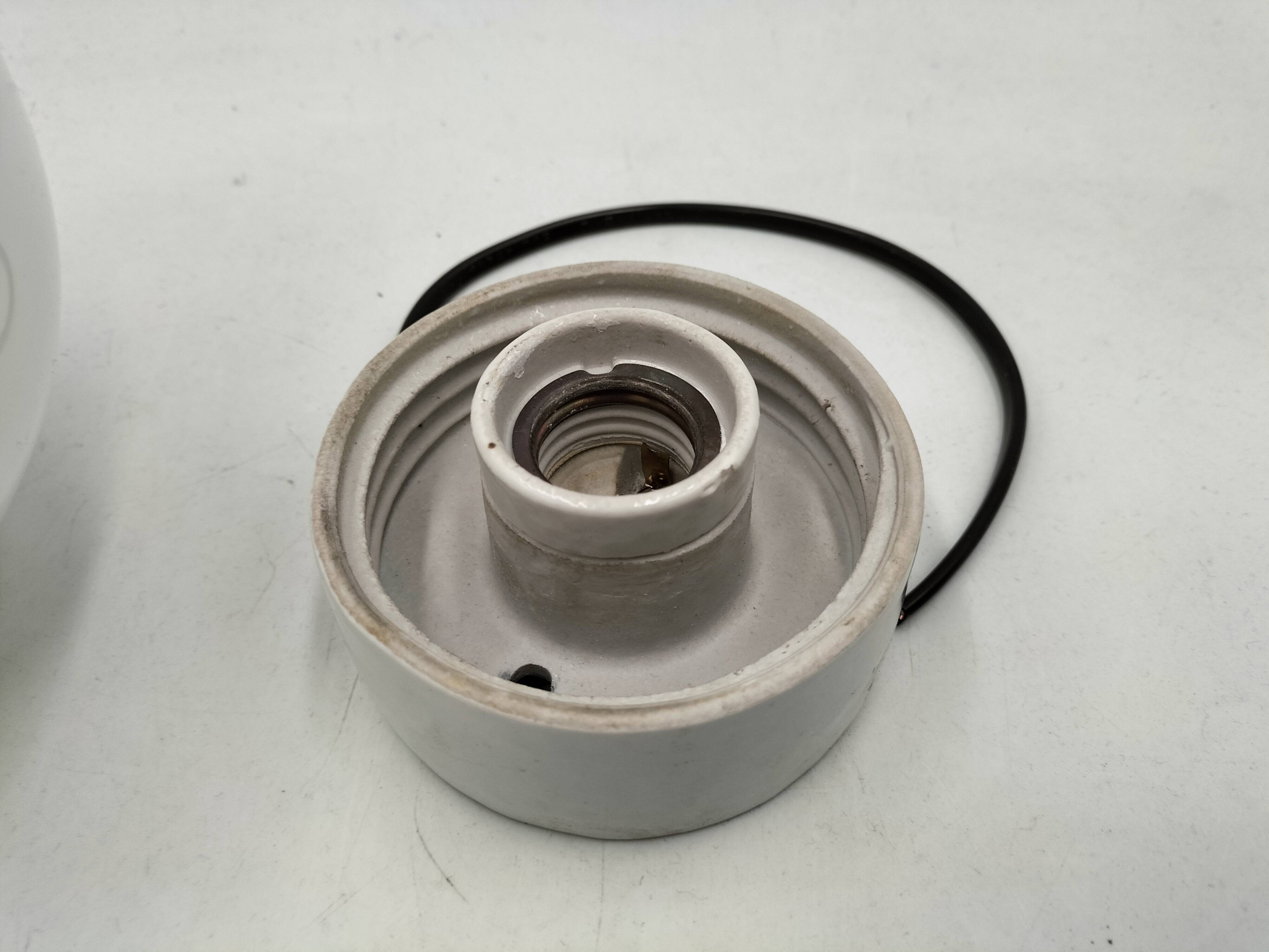 Opaline and porcelain wall light