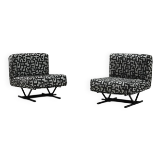 Set of 2 Jacquard postmodern lounge chairs, 1980s Italy.