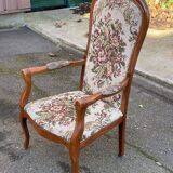 Louis XV Voltaire armchair in solid wood and floral fabric.