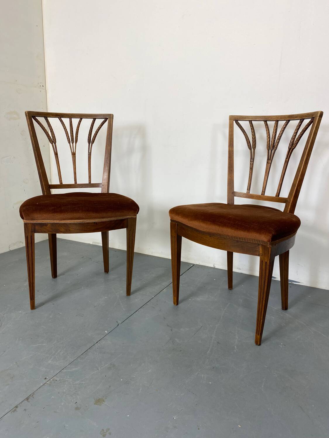 Chaises de salle à manger ou d'appoint vintage éclectiques Regency en chêne et velours en épi de blé