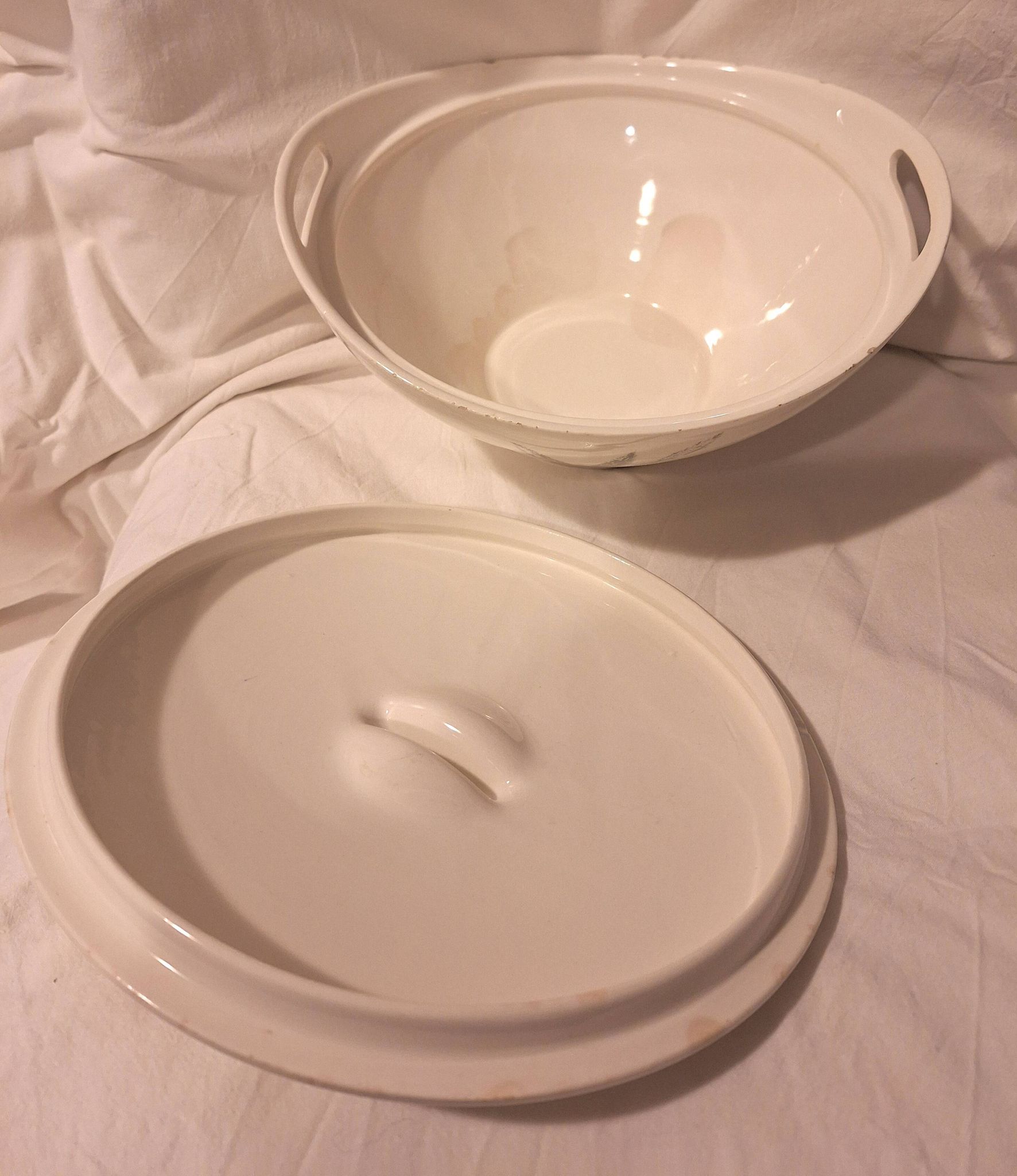 Soupière en porcelaine de Gien