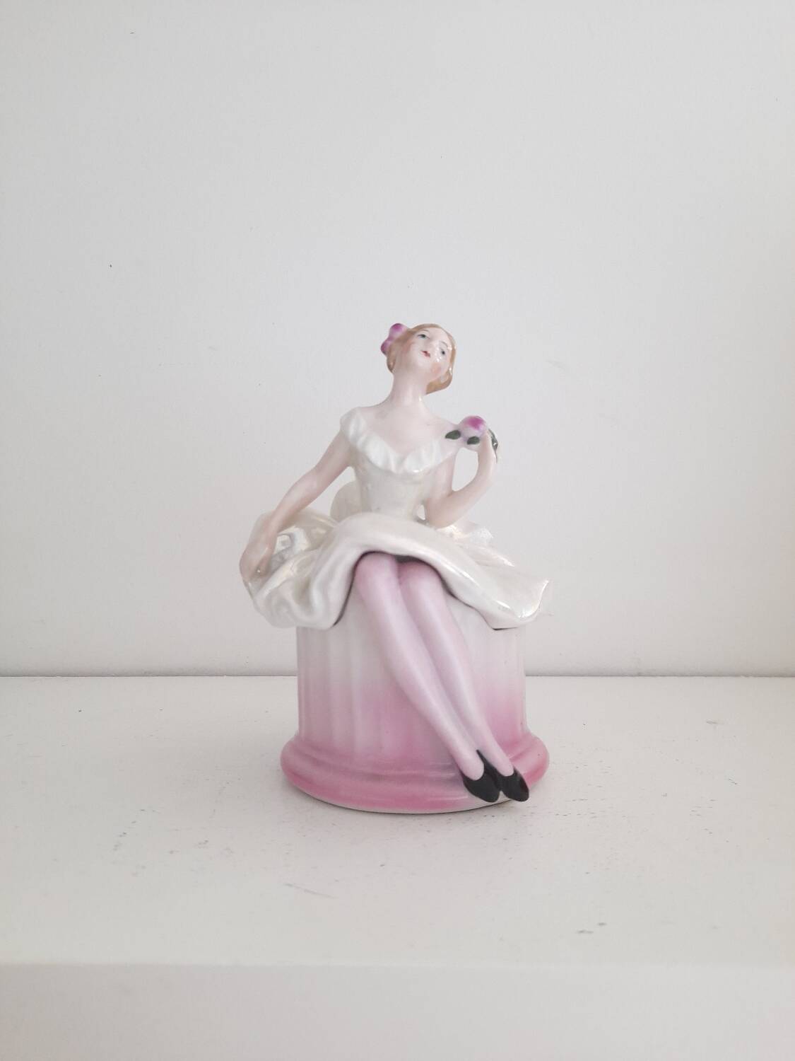 Lady’s porcelain compact or candy dish