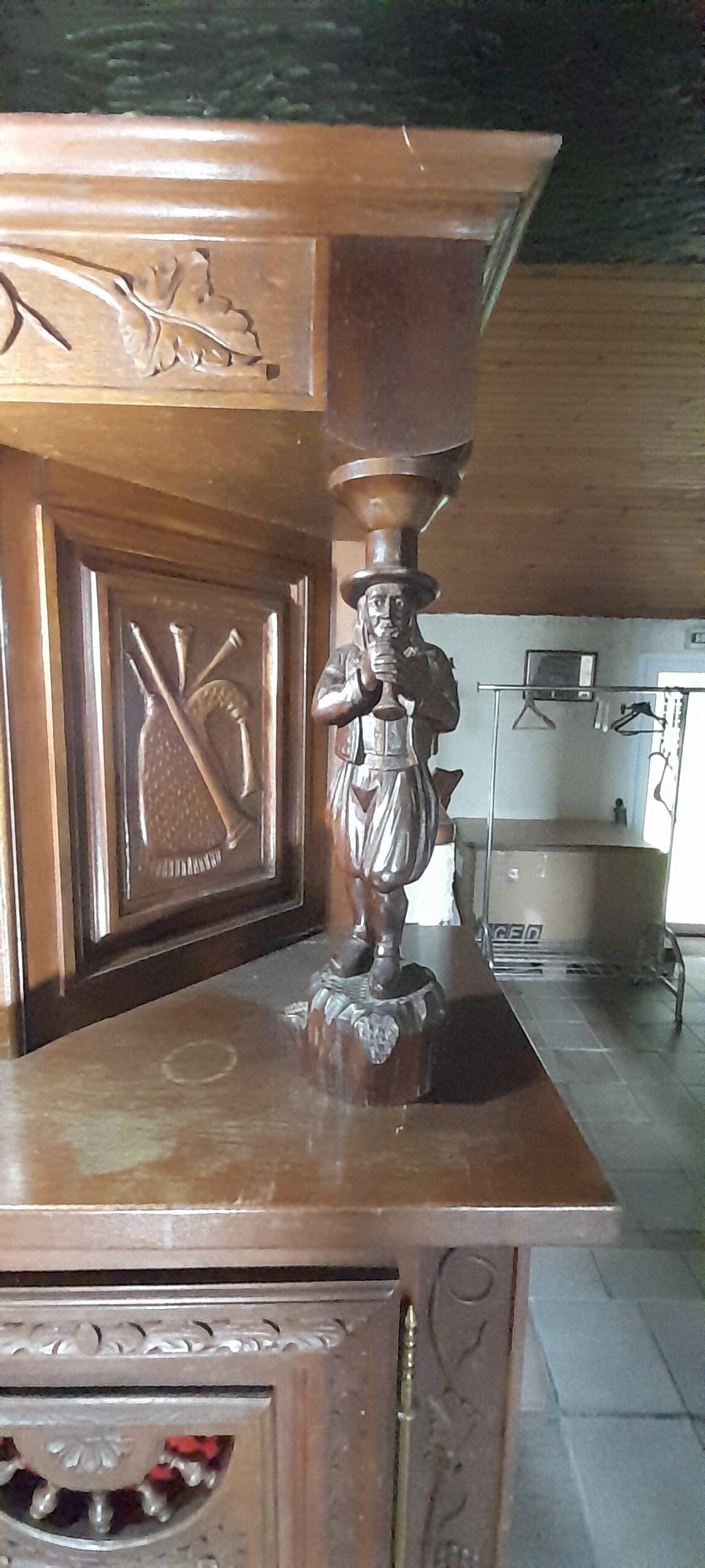 Breton furniture buffet 2 body carved by a Breton craftsman in oak with 2 keys