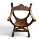 Fauteuil dit Dagobert en bois sculpté vers 1900