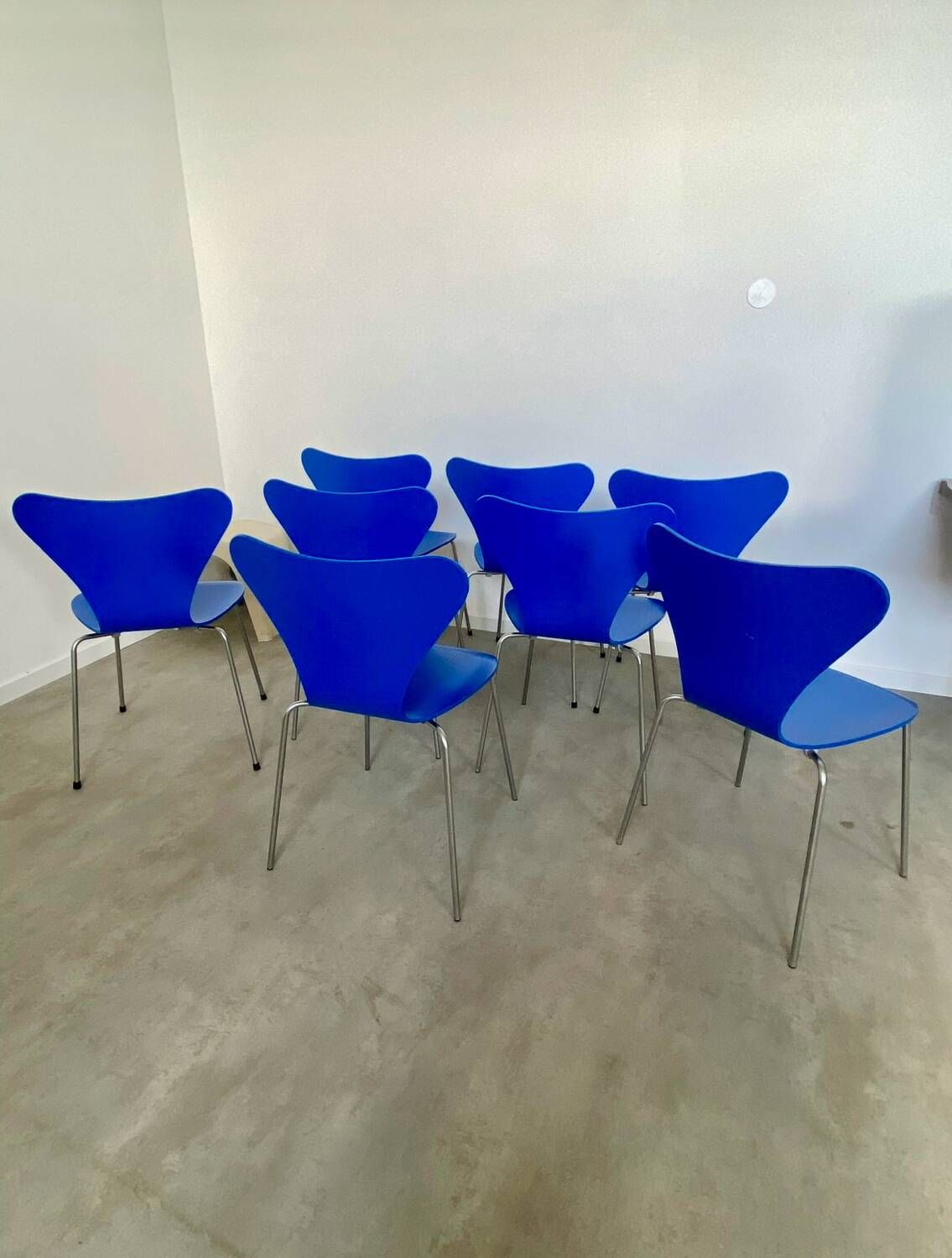 Lot 8 blue chairs series 7 design Arne Jacobsen for Fritz Hansen Denmark vintage