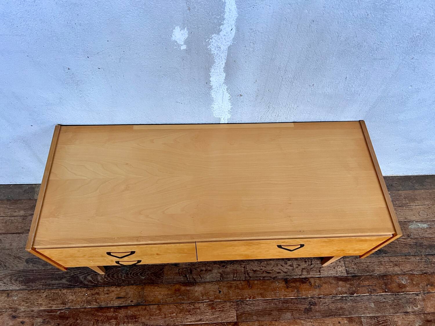 Vintage hi-fi TV cabinet with compass legs